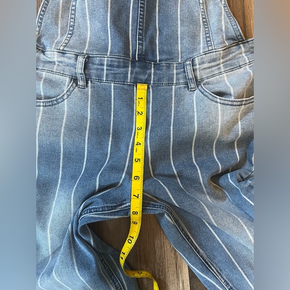 Almost Famous Light Blue and White Striped Skinny Overalls SZ M - Picture 13 of 15
